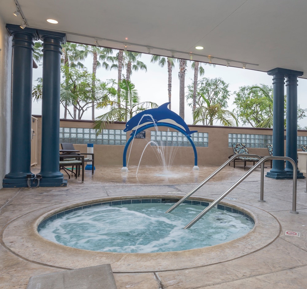 Peacock Suites photo5