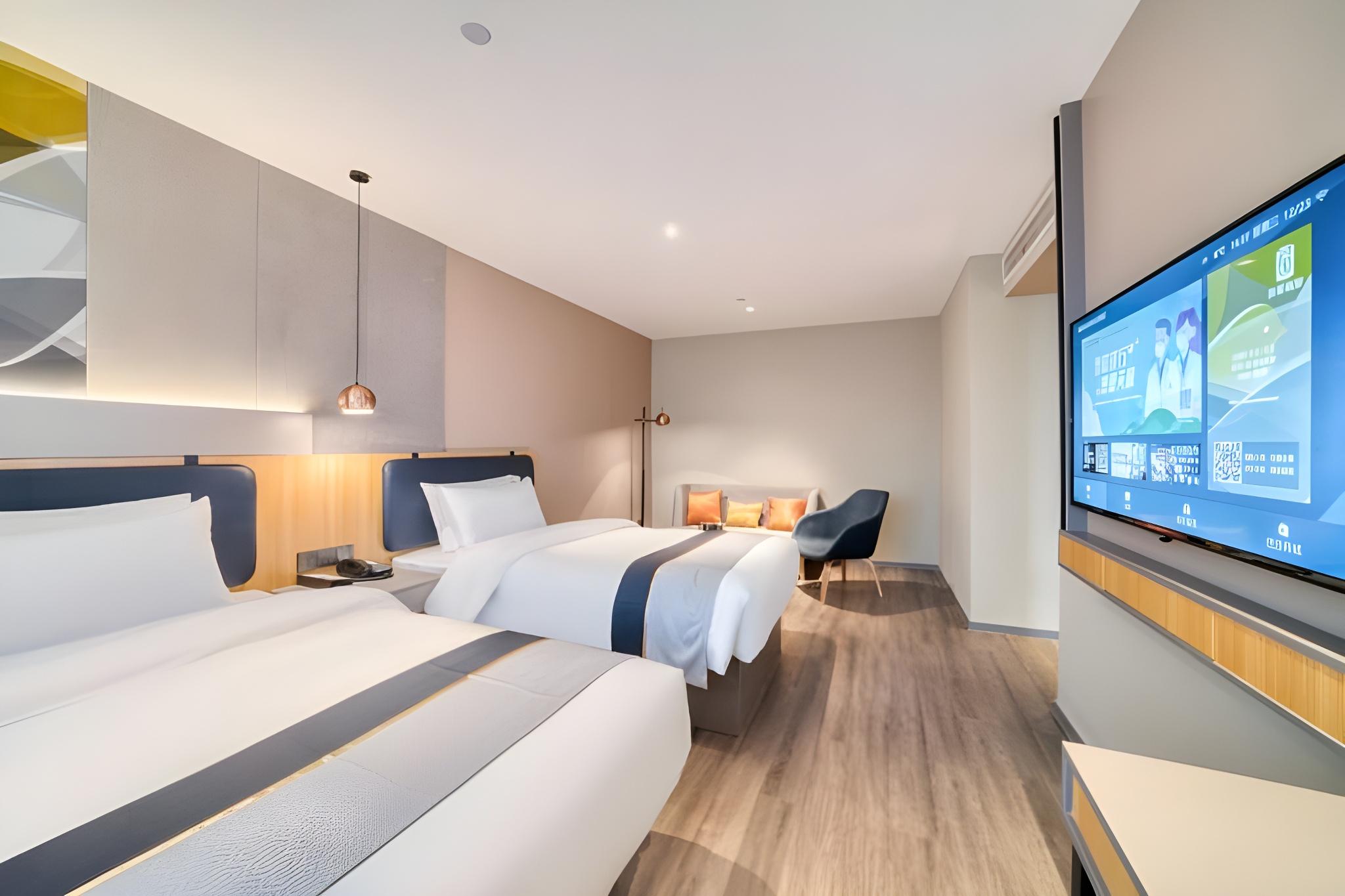 Home inn Selected (Huzhou Hongqi Road,Yishang Street) 35/55