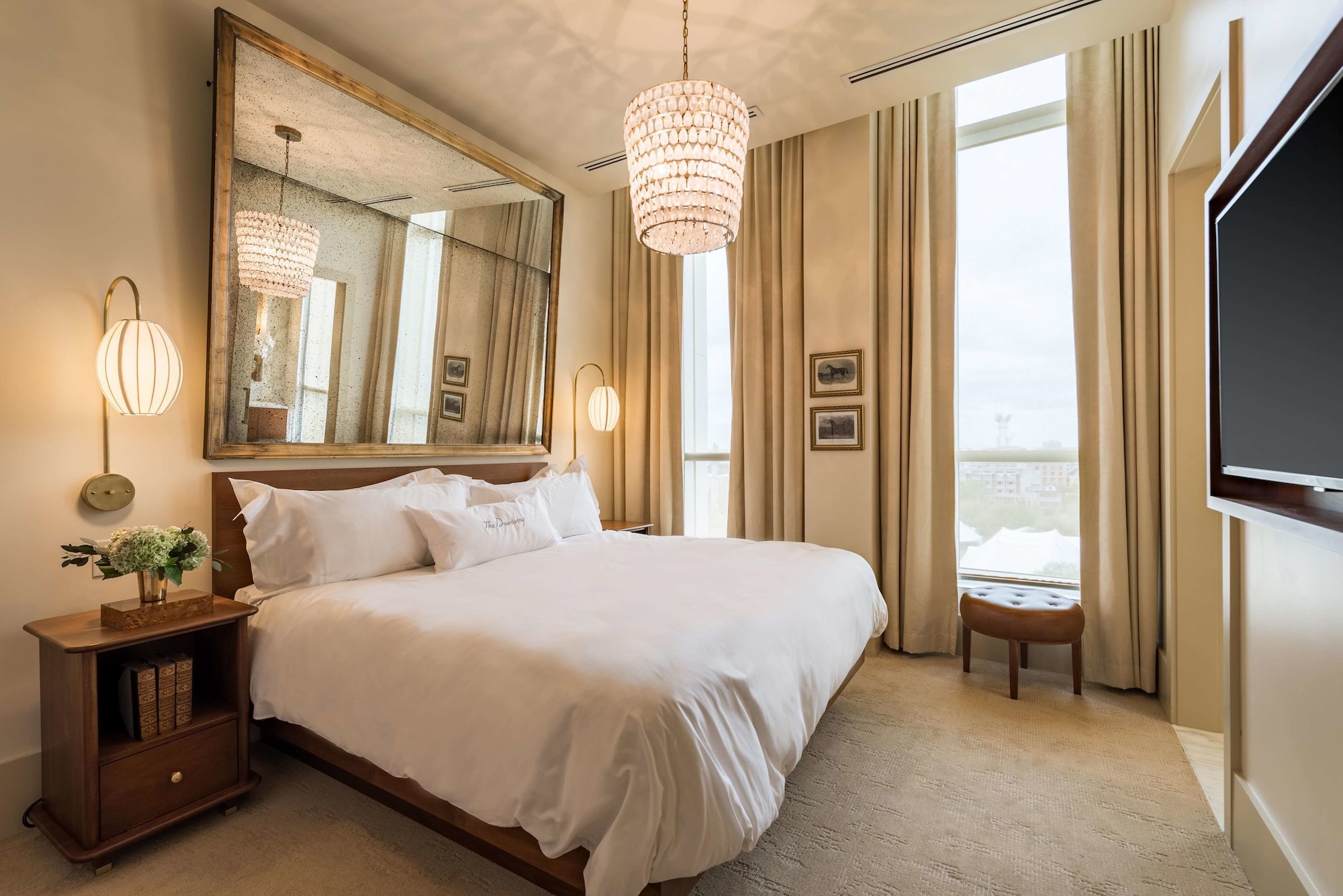 1 BEDROOM, SUITE