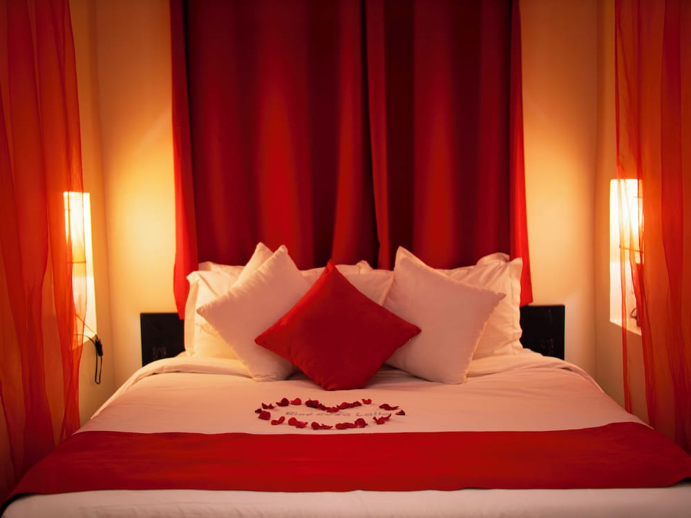 DELUXE, SUITE