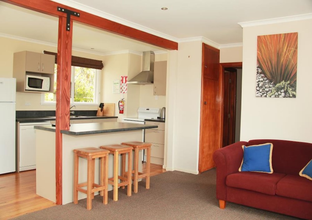 MANAPOURI LAKEVIEW MOTOR INN 40/69