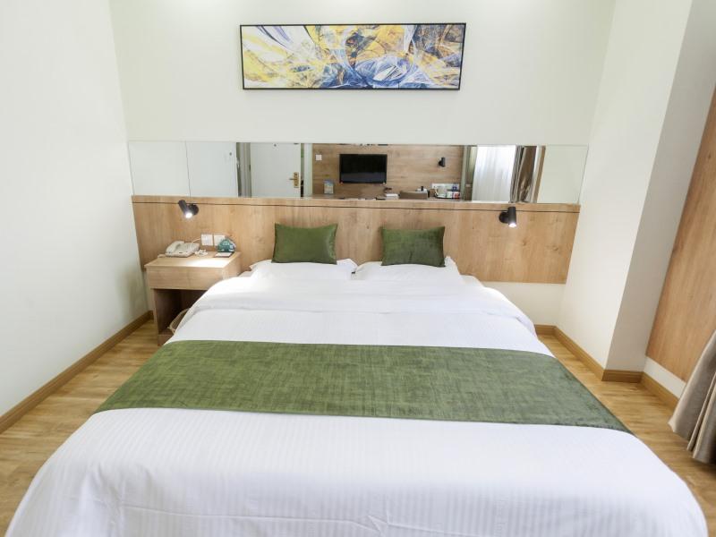 GreenTree Inn Zhenjiang Yangzhong North Gangdong Road Food Street Express Hotel 11/50