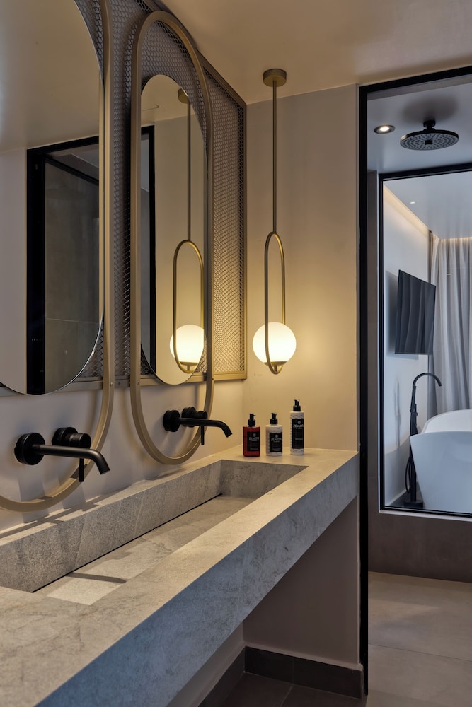 Castelo Boutique Suites by the sea 75/76