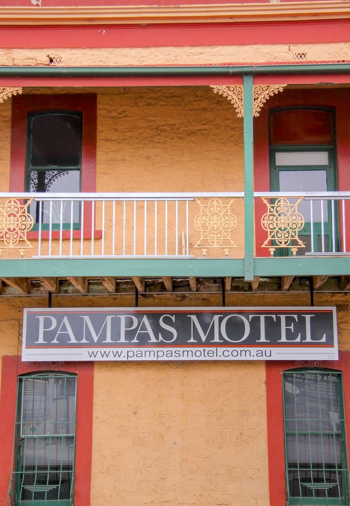 Pampas Motel 4/53