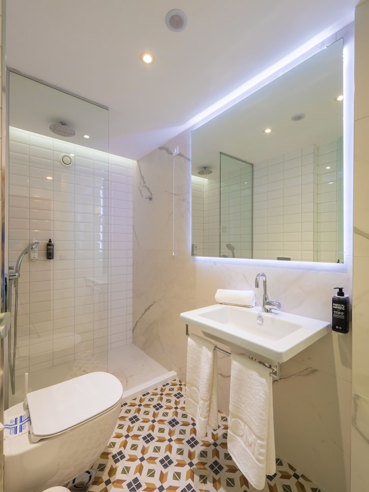 ibis Styles Golden Sands Roomer Hotel 44/45