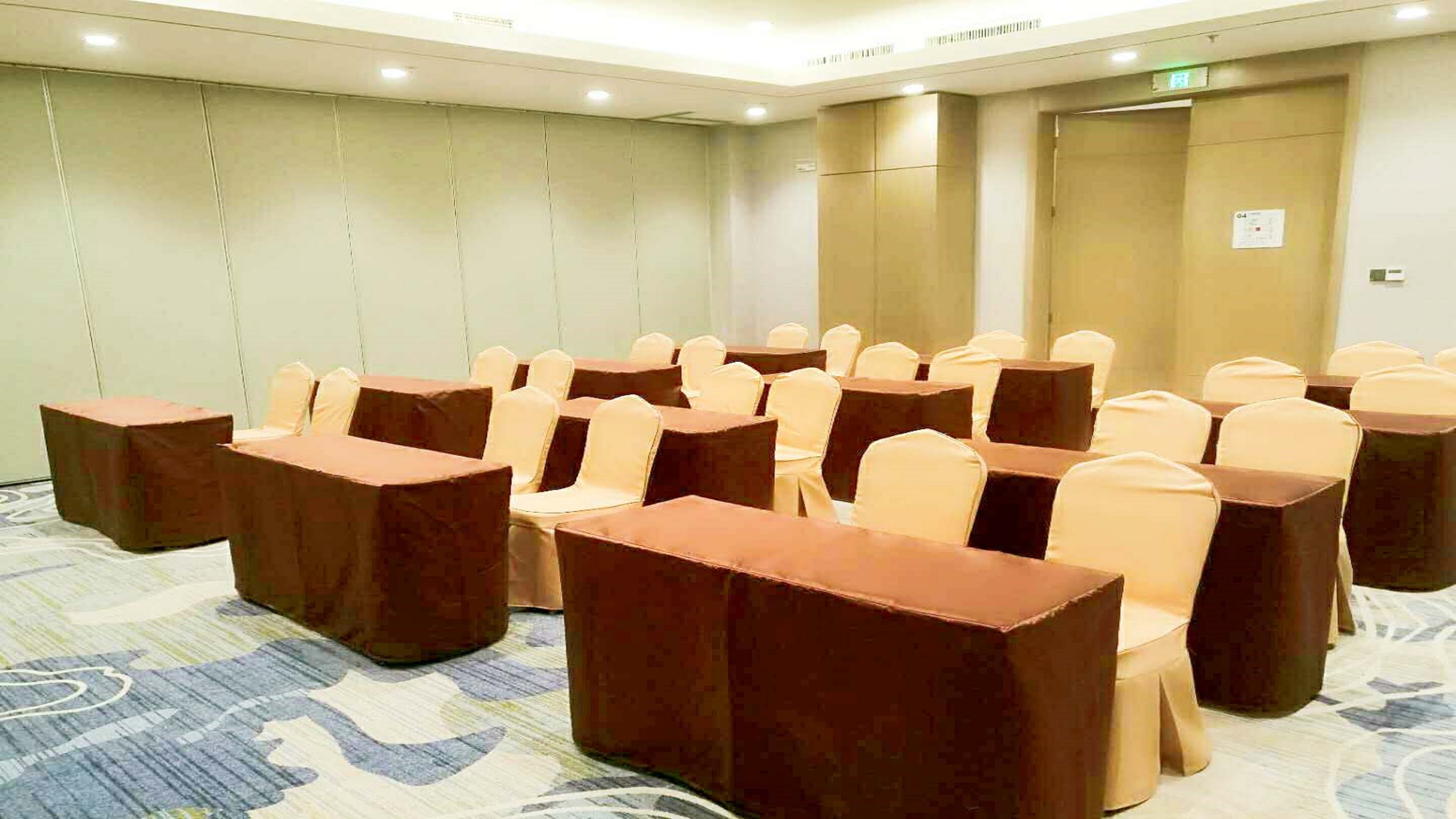 Holiday Inn Express Anshan Downtown 68/74