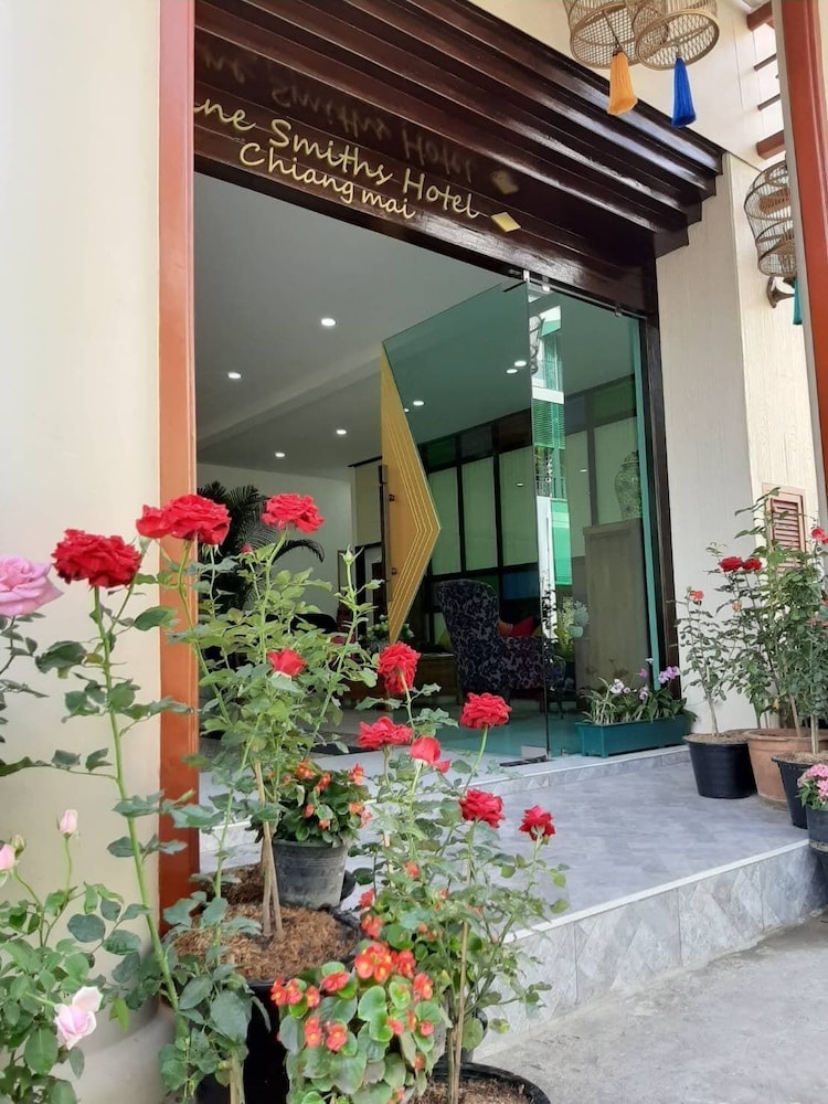 Nine Smiths Hotel Chiang Mai 5/43