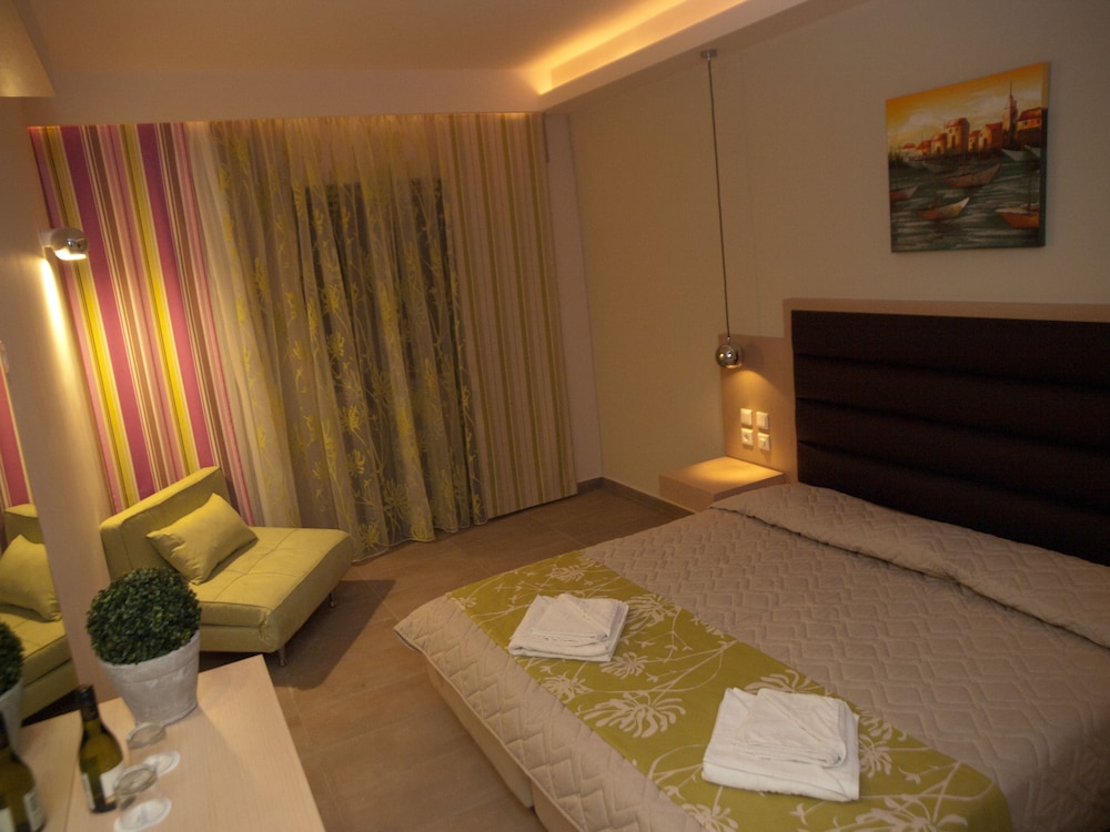 Pantheon Hotel 24/49