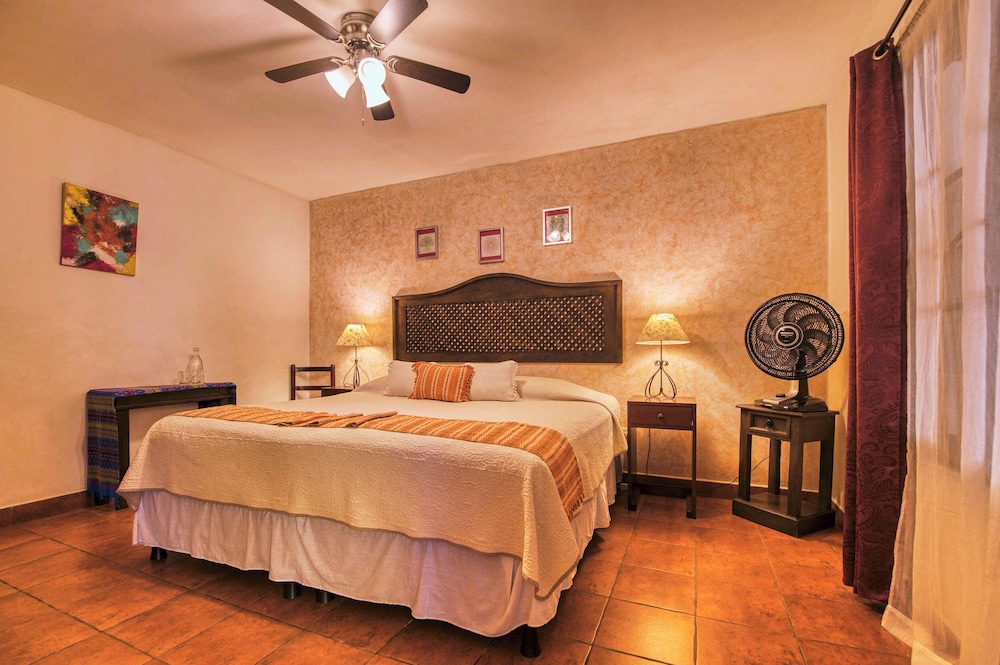 Hotel La Galeria 12/50