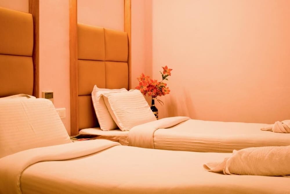 HOTEL RAJADHANE 32/53