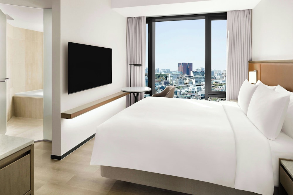غرفة بريميير بسرير كوين بإطلالة على المدينة، AC Hotel by Marriott Seoul Gangnam 3/8