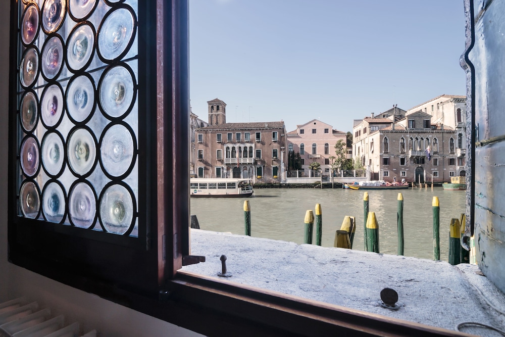 Admiral Emo Palace Over Canal Grande 44/50