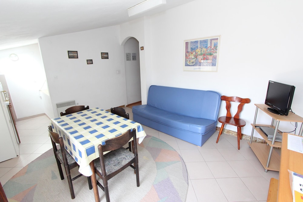 APARTMENTS LORA 40/66