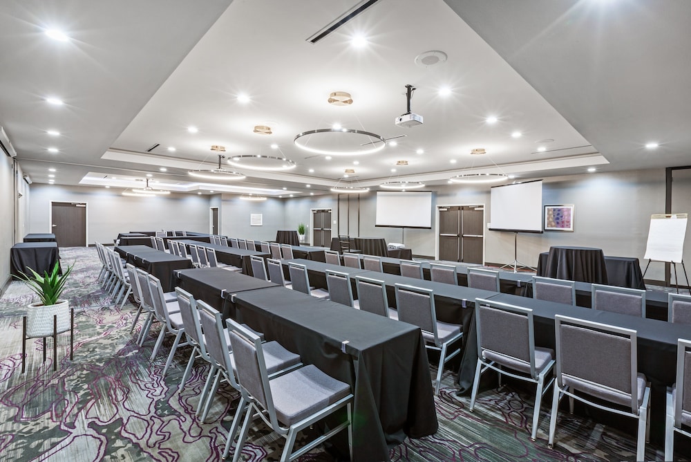 Holiday Inn Lubbock South 48/54