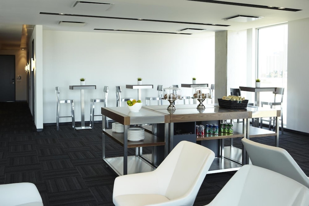 Alt Hotel Toronto Airport 34/40