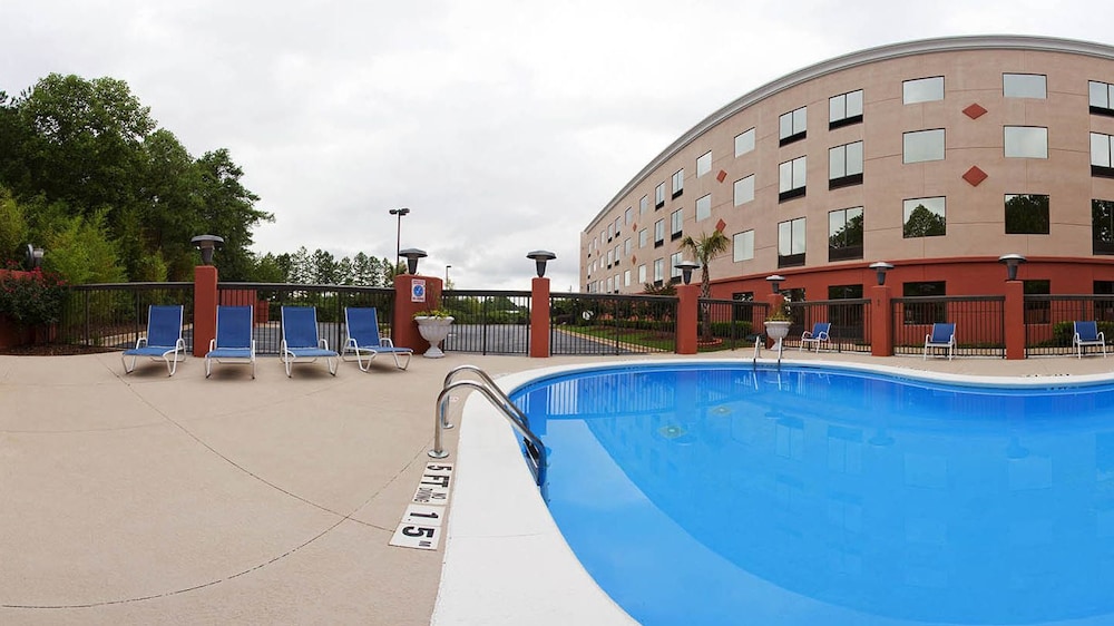 Holiday Inn Express Hotel Suites Lawrenceville 3/49