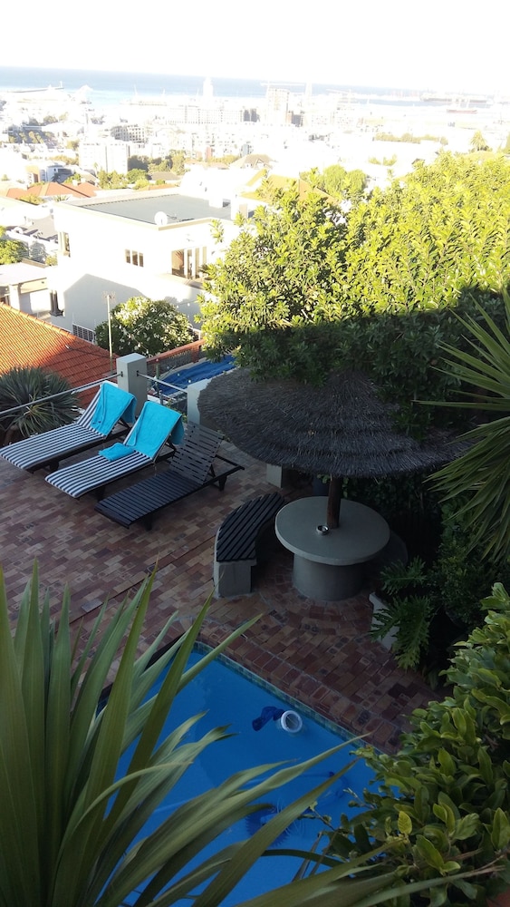 Bluegum Hill Guesthouse Apartments 33/35