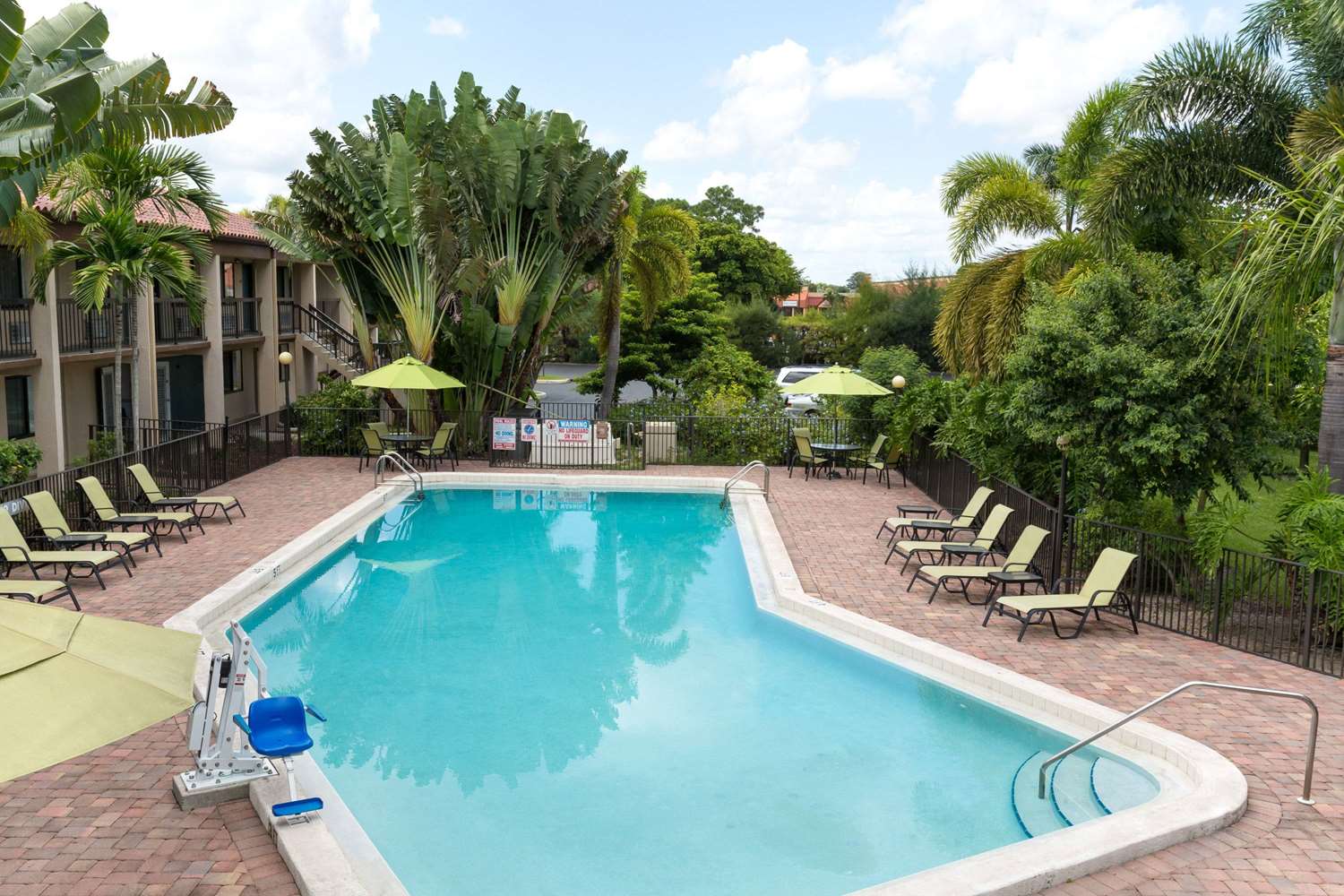 Super 8 By Wyndham Riviera Beach West Palm Beach 17/20