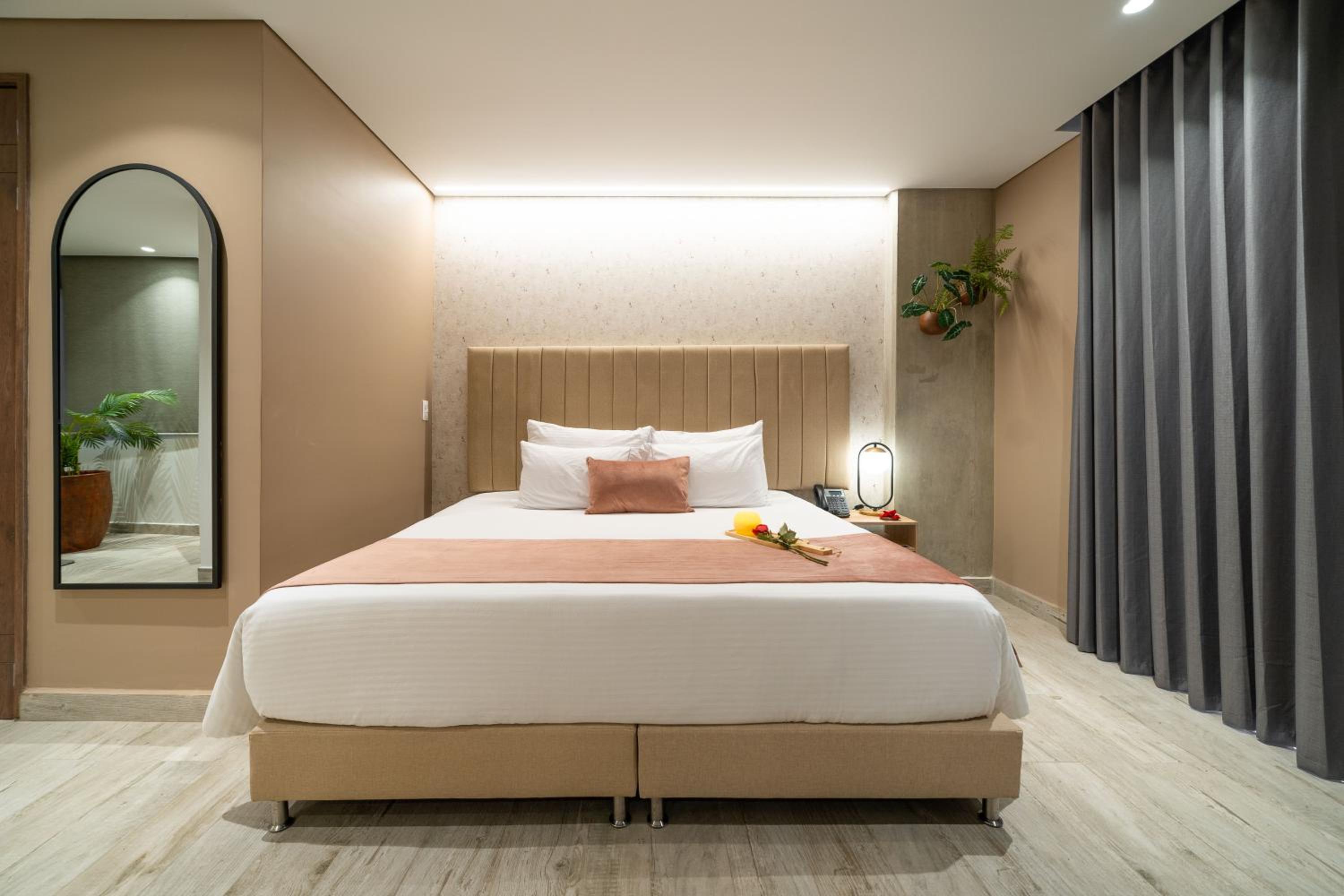 جناح بسرير كينج بجاكوزي، Eutopiq Hotel 2/10