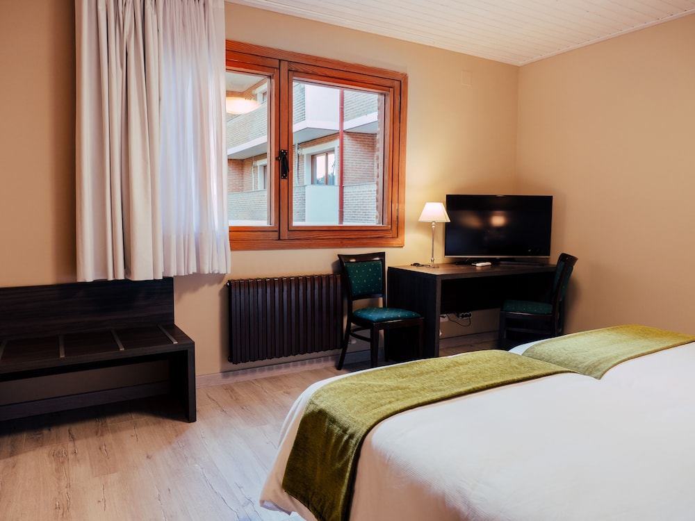 El Montico Hotel 6/33