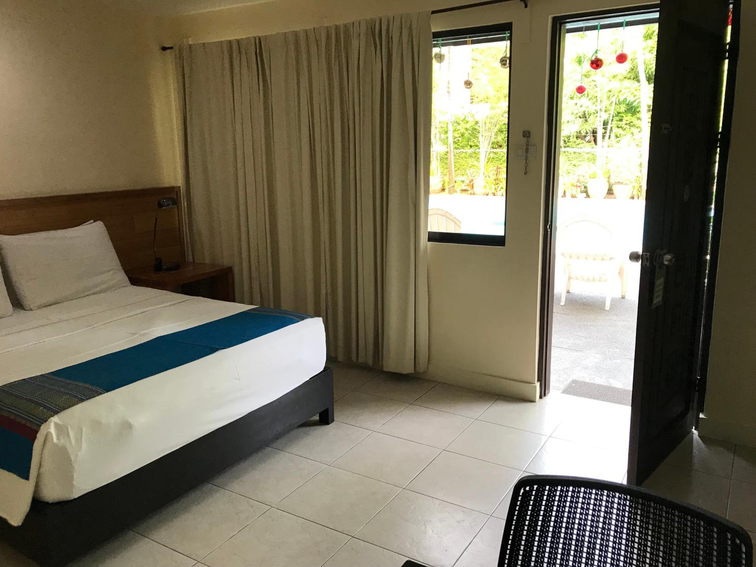 Executive, Double Bed, Pool Side
