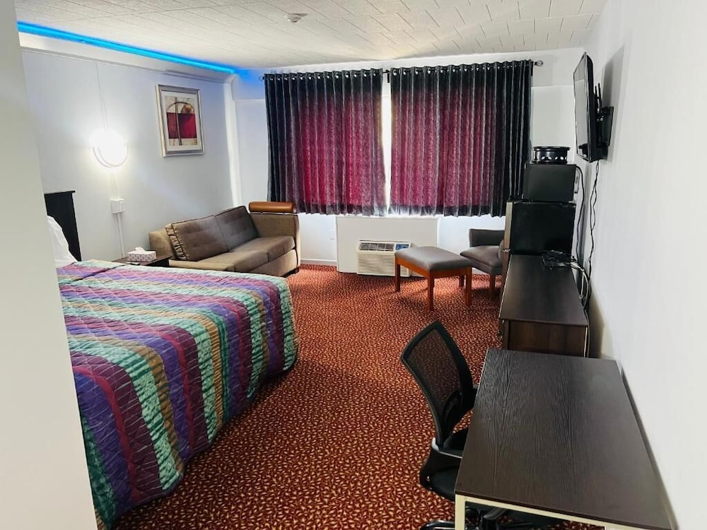 Lively Inn & Suites 18/61