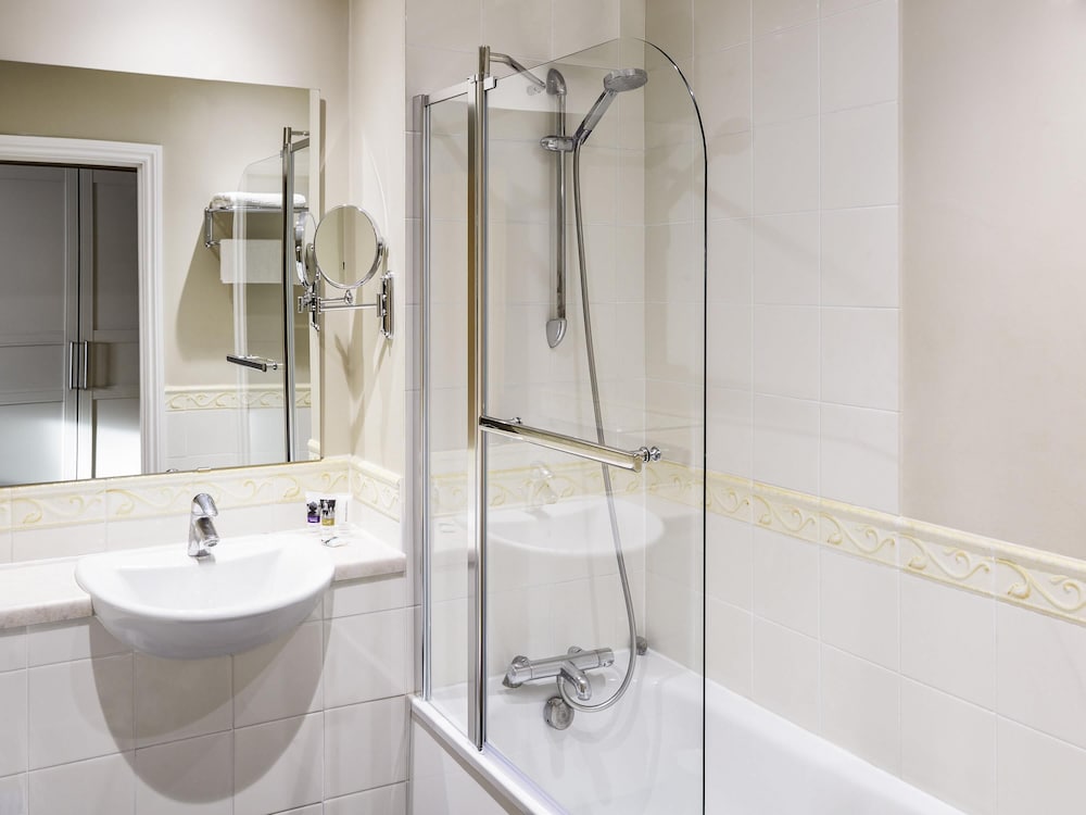 Mercure Newbury West Grange Hotel 70/72