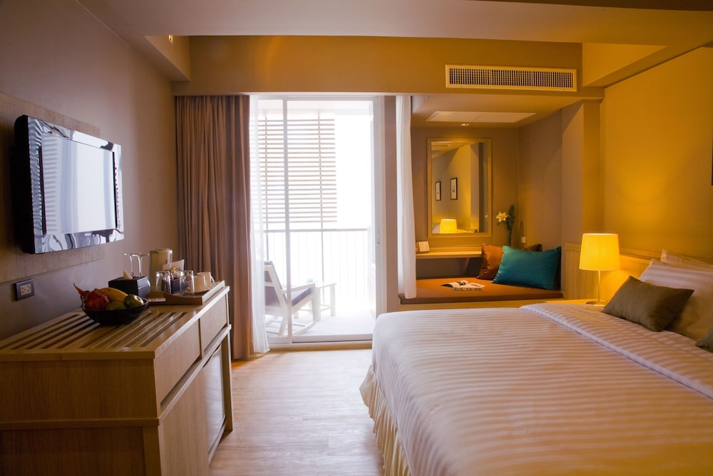 DELUXE ROOM