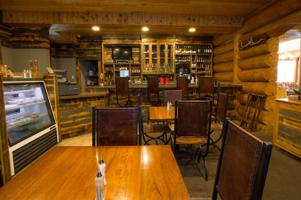 Headwaters Lodge And Cabins At Flagg Ranch 33/55