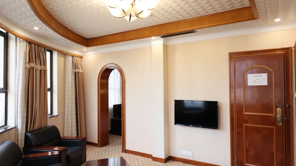 Aiqun Hotel 57/70
