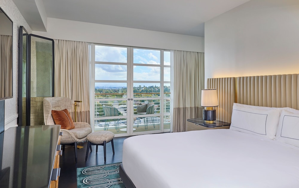 1 BEDROOM, KING BED, ACCESSIBLE