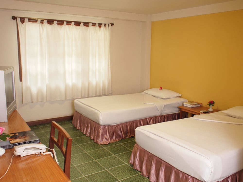Sun Hotel 18/63