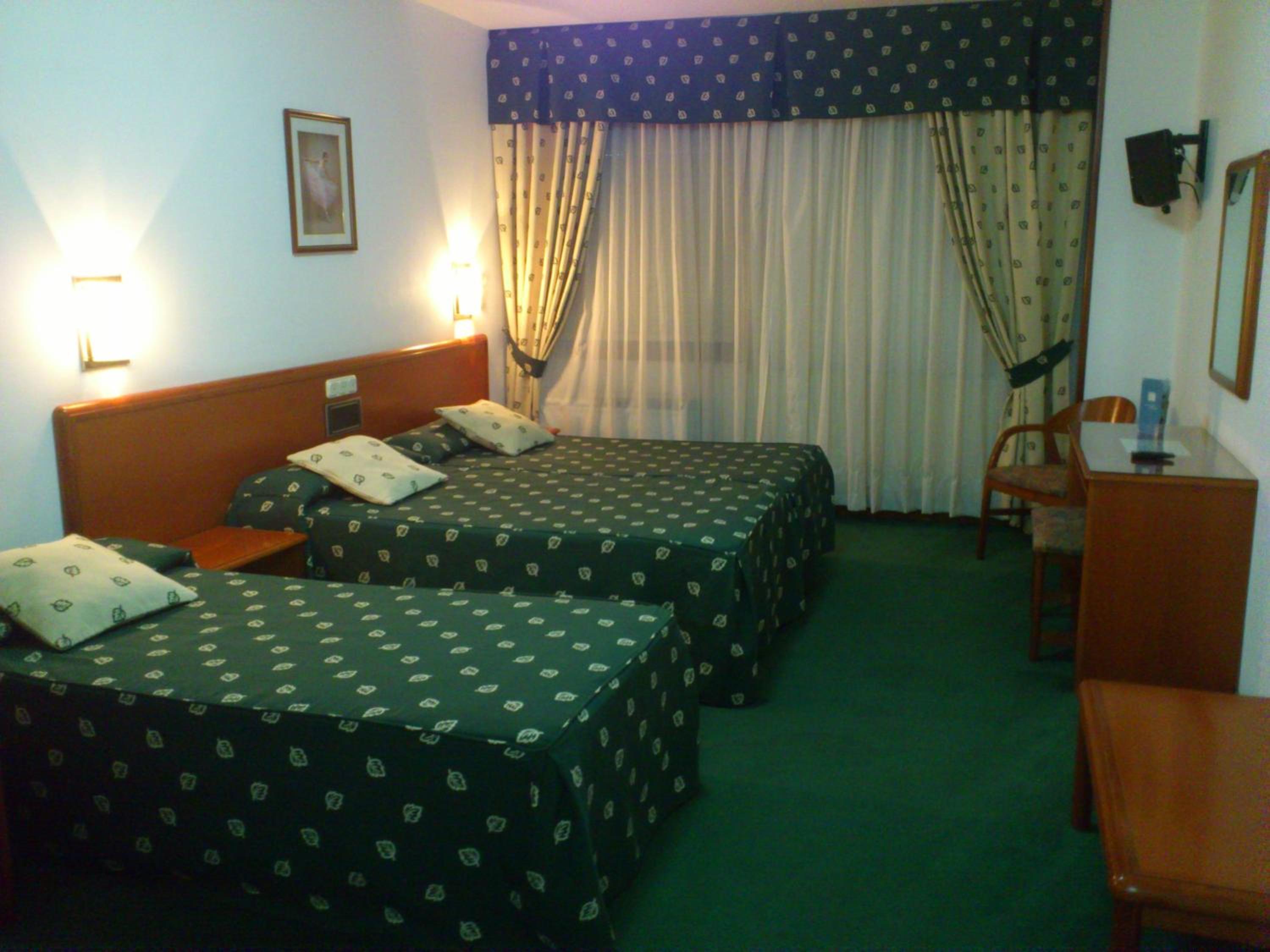 Room, Triple