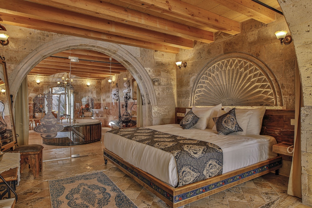 Royal, Suite