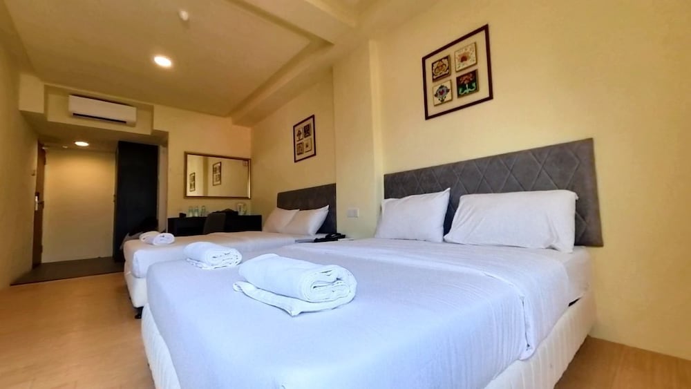 Bishop Hotel Penang 11/50