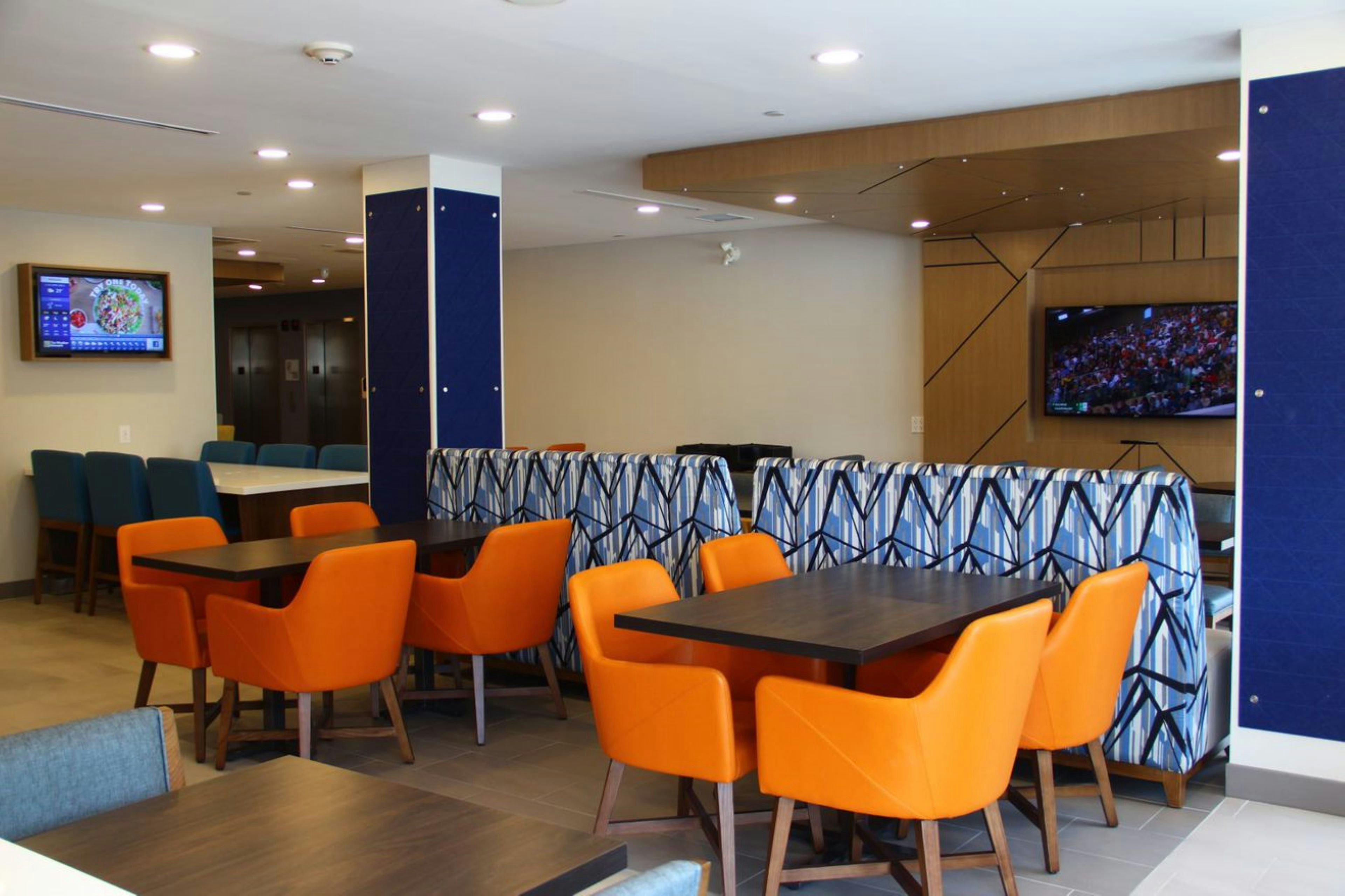 Holiday Inn Express Suites 47/66