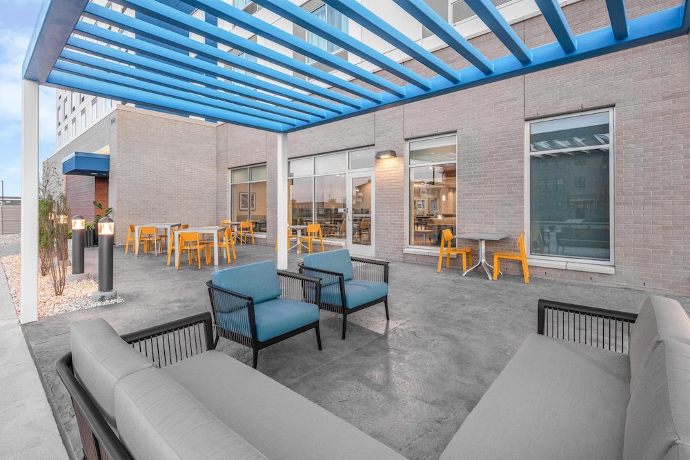 Hampton Inn by Hilton Grand Island Medical Center 30/42