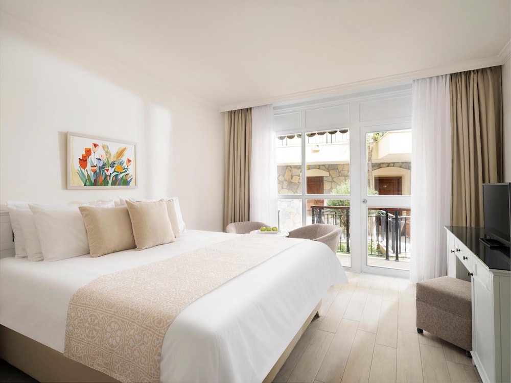 STANDARD, DOUBLE OR TWIN BED, BALCONY