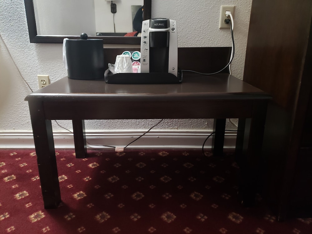 Days Inn by Wyndham Lake Village 21/43