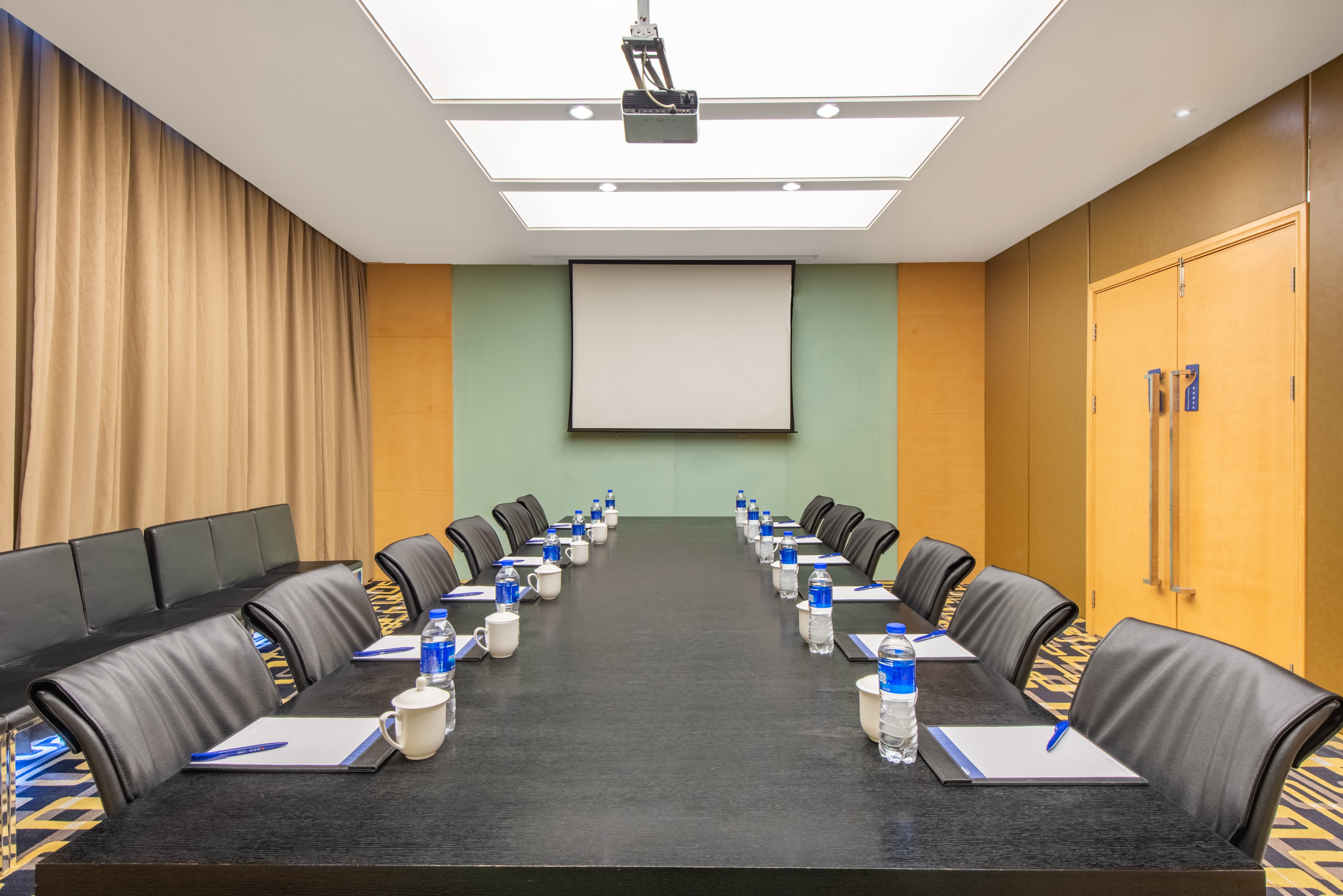 HOLIDAY INN EXPRESS NANTONG XINGHU 23/33
