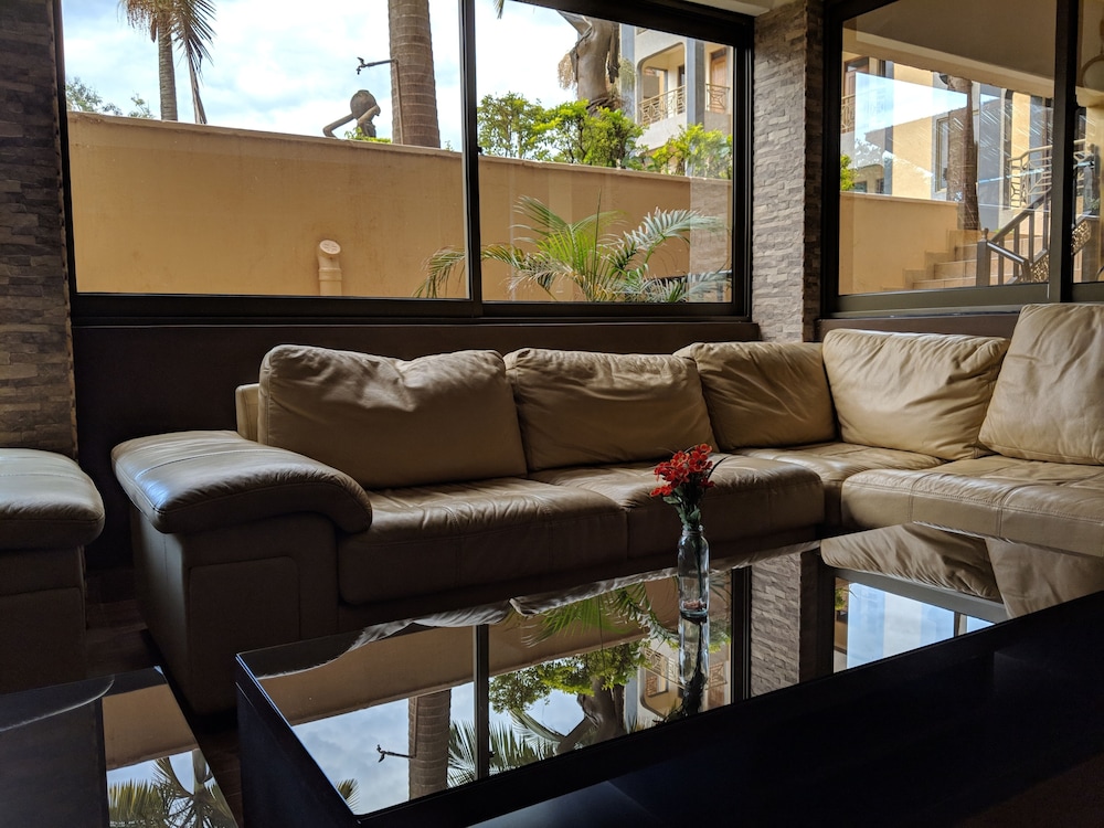 Prestige Hotel Suites 29/50