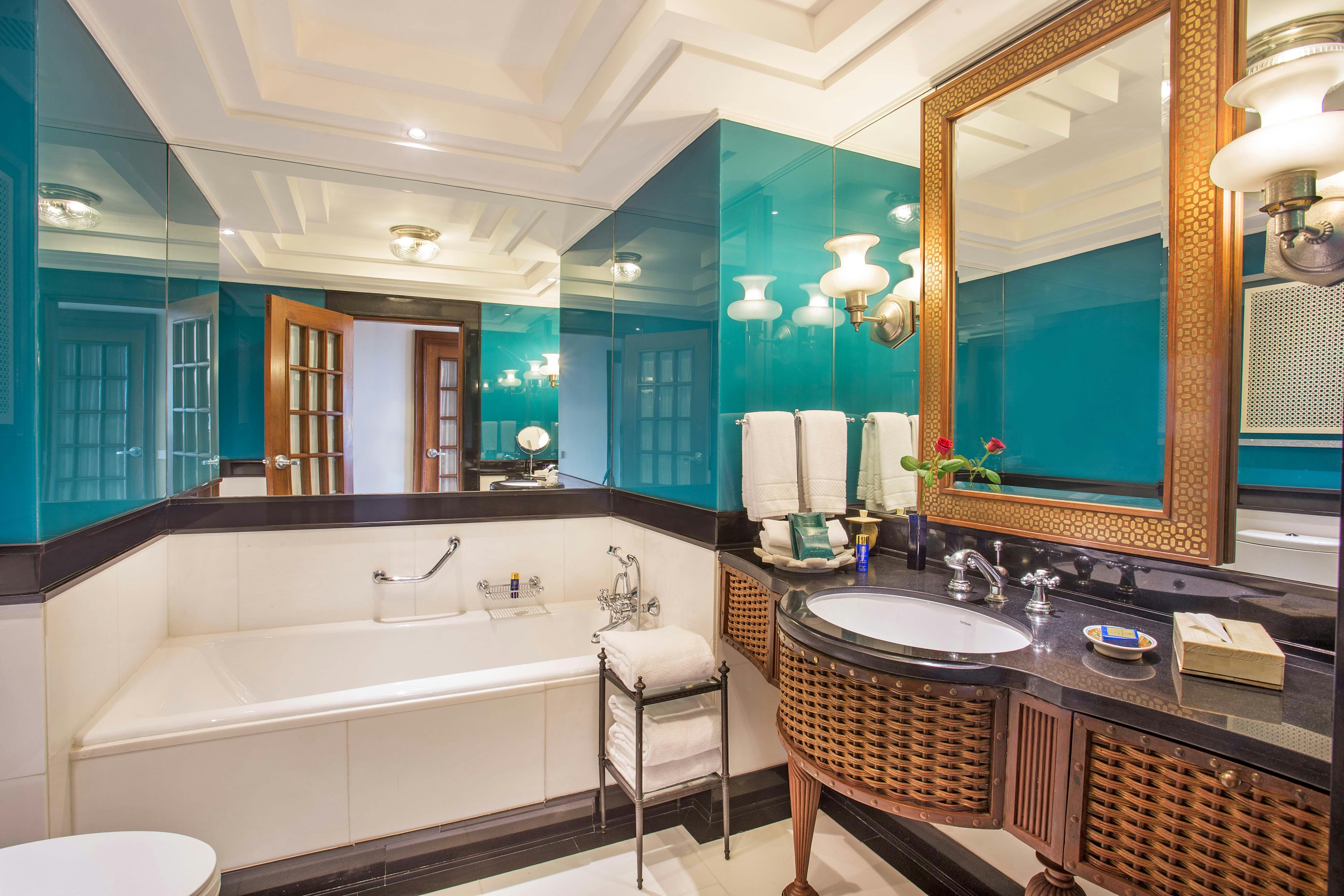 Oberoi Amarvilas 68/73