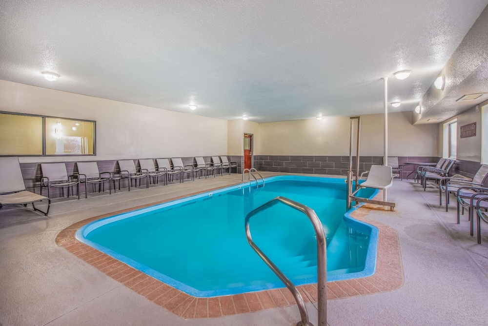La Quinta Inn & Suites by Wyndham Fairborn Wright-Patterson 28/50