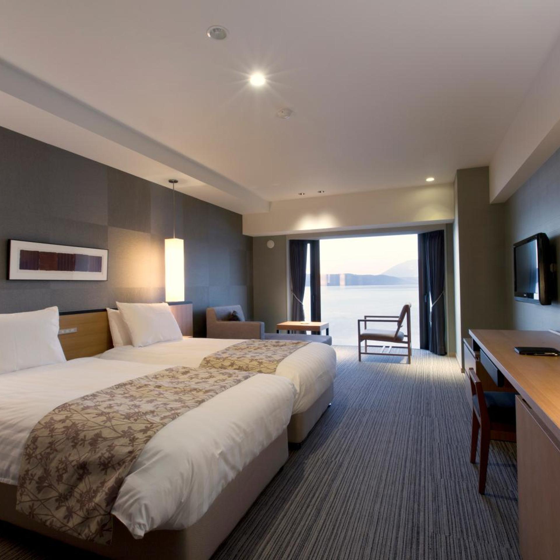 غرفة بسريرين منفصلين