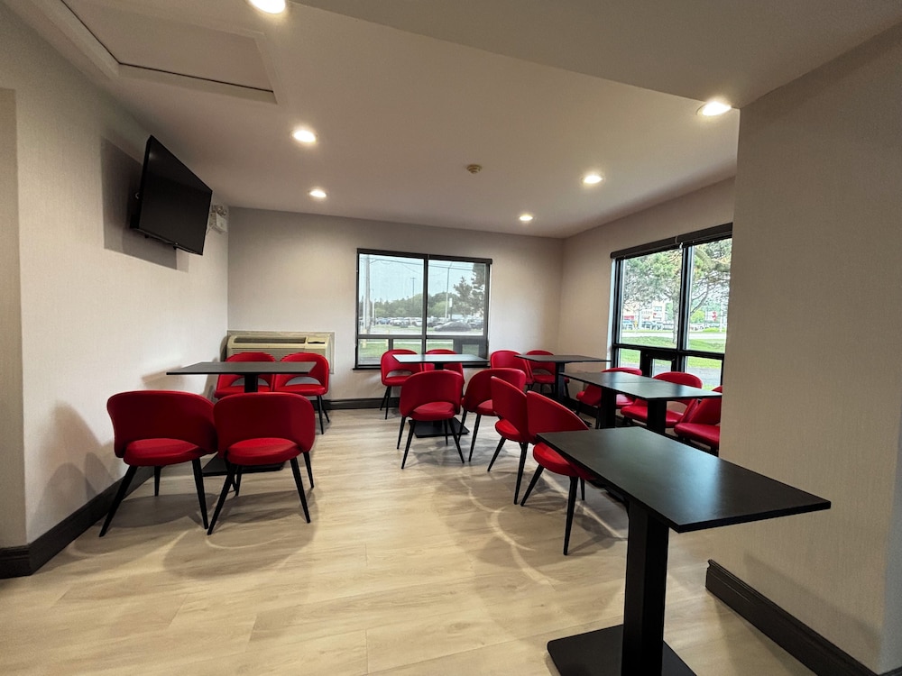 Ramada by Wyndham Kingston 28/50