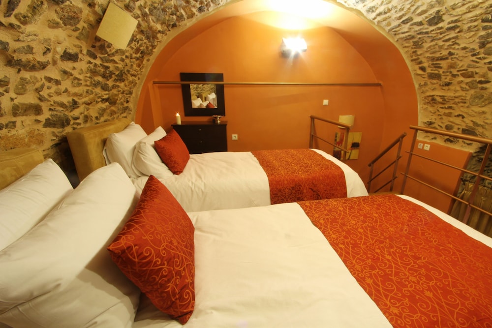 MEDIEVAL CASTLE SUITES TRADITIONAL 18/50