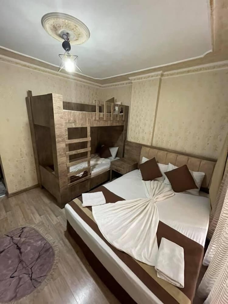 غرفة عائلية بسرير كينج وسرير فردي بإطلالة على الحديقة، Ozgur Hotel 6/10