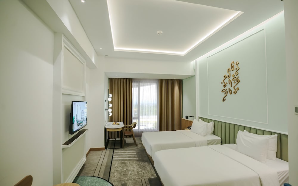 Luwansa Hotel and Convention Center 12/50
