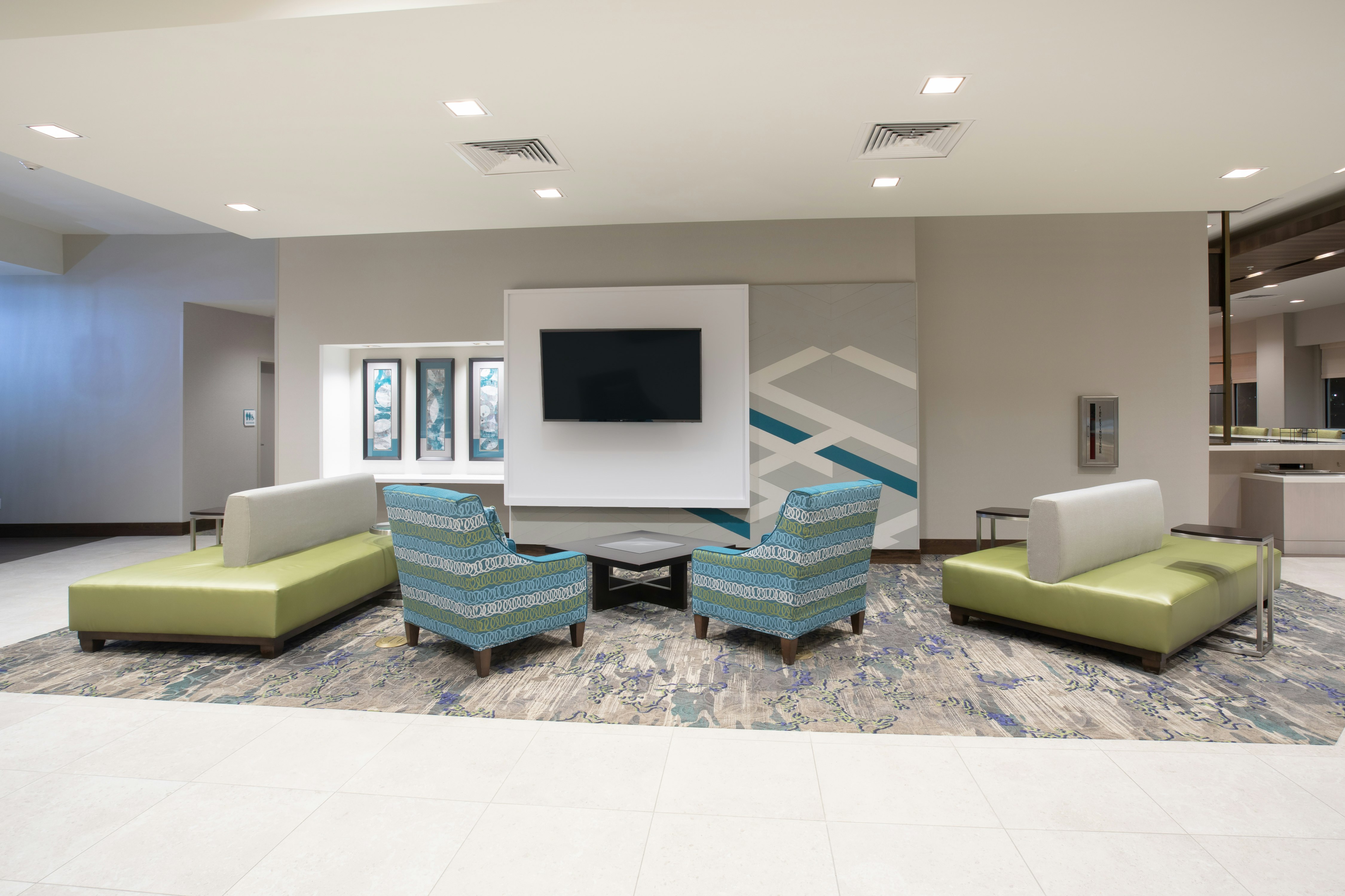 Hilton Garden Inn Omaha Aksarben Village 14/16