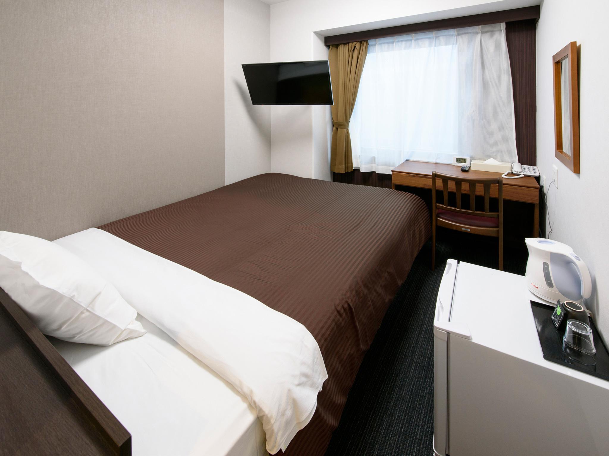ROOM, SINGLE